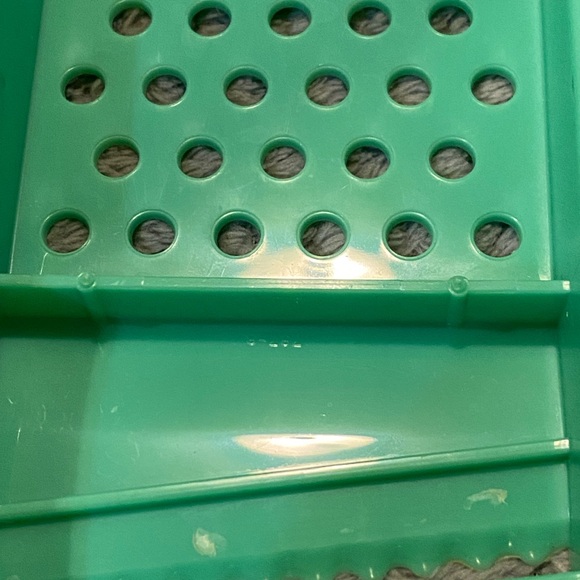 Tupperware jade green Cheese Vegetable Slaw Grater Bowl. #786-9Great cond-sharp! - Picture 8 of 9